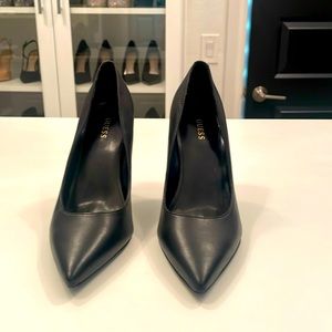 Guess Black Pumps